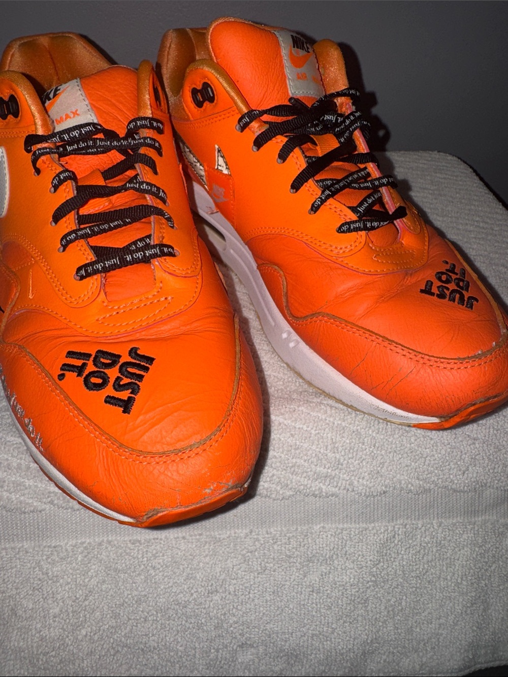 Nike Orange 'Just Do It' Air Max 1 Sneakers W size 9.5 - Picture 7 of 7